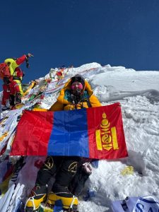 Mongolia’s First Woman on Lhotse Beats Cancer Then Summits Everest