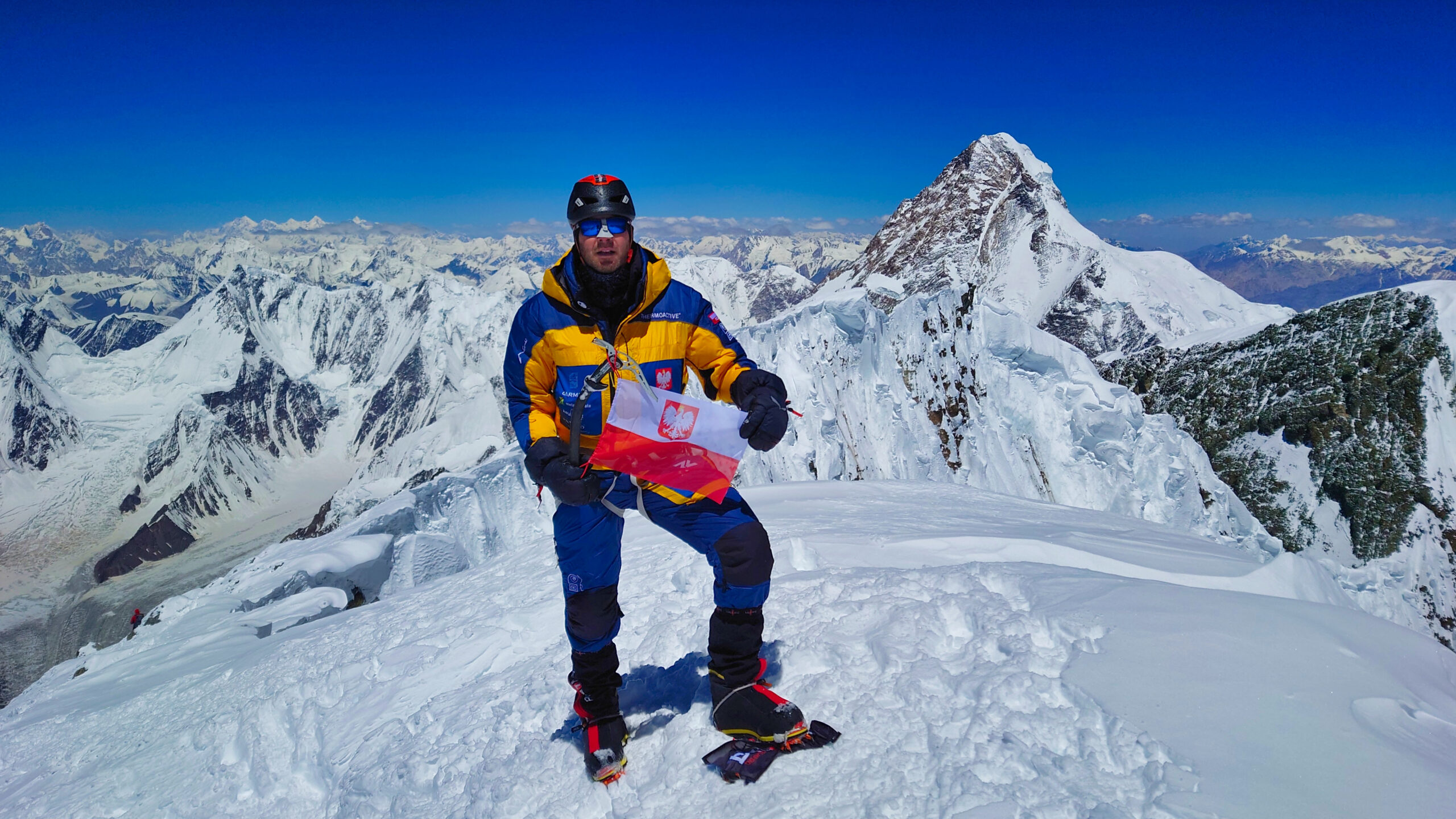Poland’s Piotr Krzyżowski Scales Manaslu, His Ninth No-O₂ Eight-Thousander