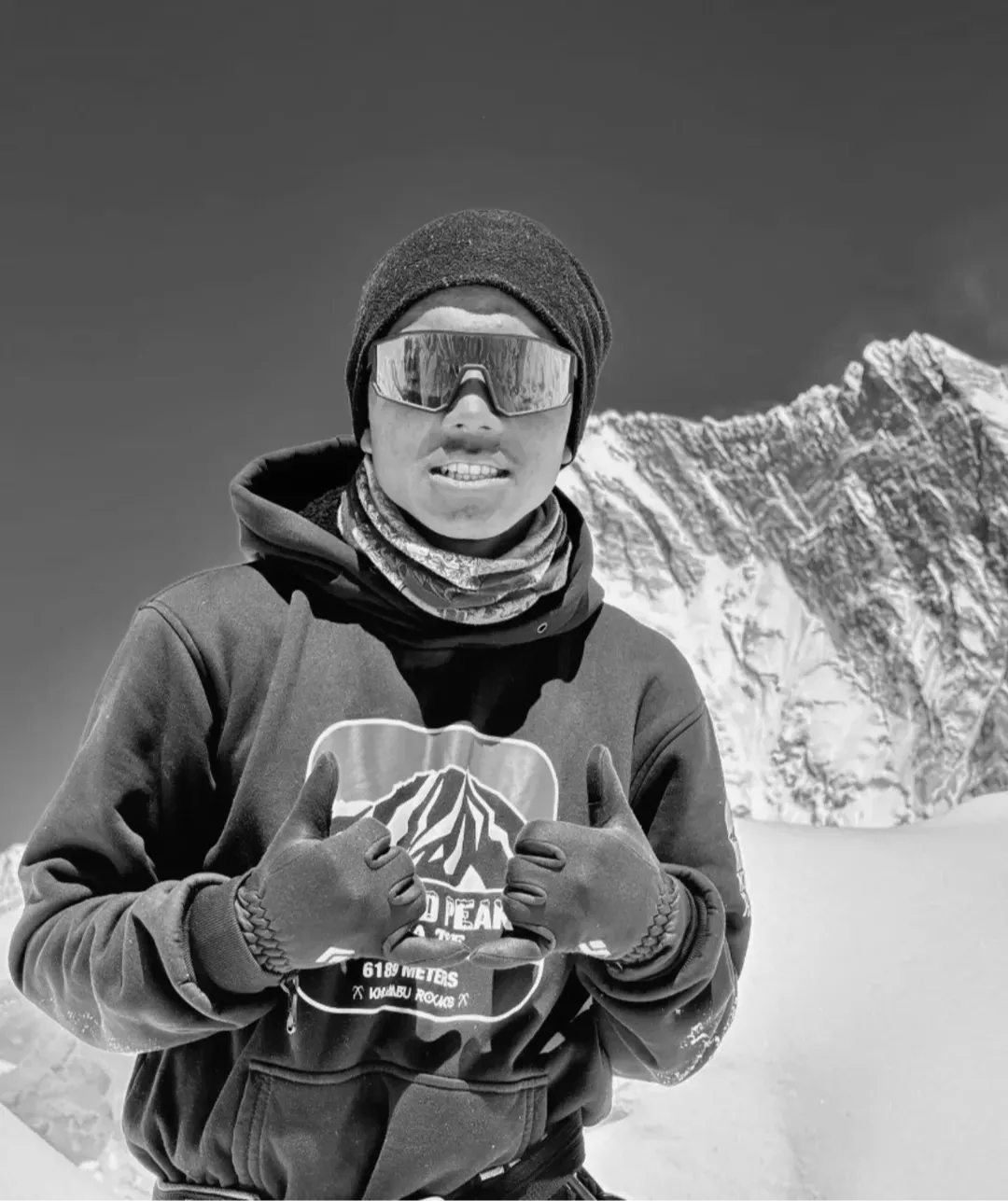 Grandson of “Snow Leopard” Ang Rita Sherpa Dies on Everest